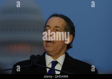 Der US-amerikanische Repräsentant Jamie Raskin (D-Maryland) hält eine Rede zum ersten Jahrestag des Angriffs auf das Kapitol vom 1/6/2021. Stockfoto