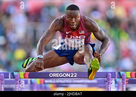 EUGENE, USA - 17. JULI: Grant Holloway aus den USA tritt während der Leichtathletik-Weltmeisterschaften am 17. Juli 2022 in Eugene, USA, auf den 110-Meter-Hürden der Männer an (Foto: Andy Astfalck/BSR Agency) Atletiekunie Credit: Orange Pics BV/Alamy Live News Stockfoto