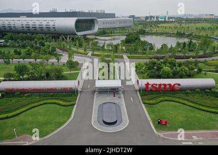 NANJING, CHINA - 18. JULI 2022 - ein Luftfoto vom 18. Juli 2022 zeigt die TSMC-Fabrik in Nanjing, der ostchinesischen Provinz Jiangsu. Aktuelle Daten Stockfoto