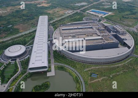 NANJING, CHINA - 18. JULI 2022 - ein Luftfoto vom 18. Juli 2022 zeigt die TSMC-Fabrik in Nanjing, der ostchinesischen Provinz Jiangsu. Aktuelle Daten Stockfoto