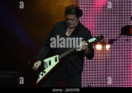 Rom, Italien. 17.. Juli 2022. Simple Minds während der 40 Years of Hits Tour, 17.. Juli 2022, im Auditorium Parco della Musica, Rom, Italien. Kredit: Unabhängige Fotoagentur/Alamy Live Nachrichten Stockfoto