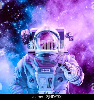 Friedlicher Galaxie-Astronaut - 3D Illustration des Menschen im Weltraumanzug in sanft leuchtender rosa und blauer galaktischer Wolke Stockfoto
