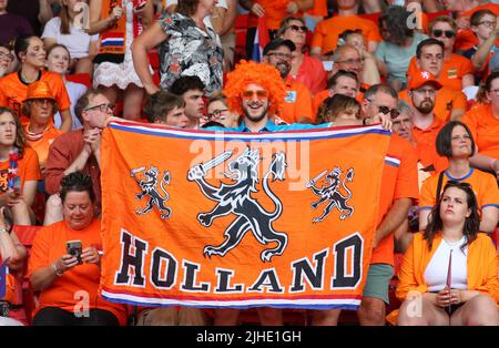 Sheffield, Großbritannien. 17.. Juli 2022. Niederländische Fans beim Spiel der UEFA Women's European Championship 2022 in der Bramall Lane, Sheffield. Bildnachweis sollte lauten: Simon Bellis/Sportimage Kredit: Sportimage/Alamy Live News Stockfoto