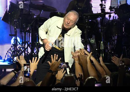 Rom, Italien. 17.. Juli 2022. Simple Minds während der 40 Years of Hits Tour, 17.. Juli 2022, im Auditorium Parco della Musica, Rom, Italien. Kredit: Unabhängige Fotoagentur/Alamy Live Nachrichten Stockfoto