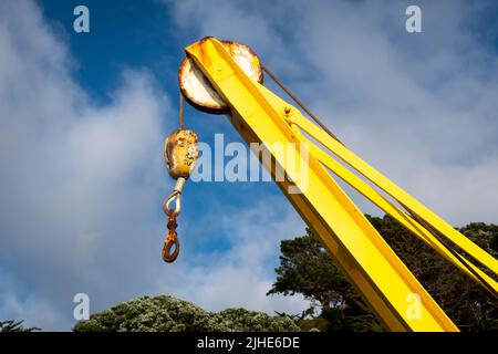 Kran auf dem Kai auf Soames Island, Wellington, North Island, Neuseeland Stockfoto