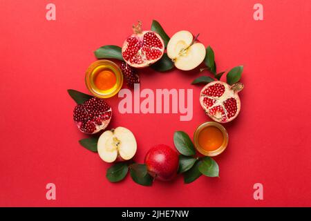 Rosh hashanah Konzept. Rahmen aus Symbolen jüdischen Neujahrsfeiertag traditionell. Draufsicht mit Kopierbereich. Stockfoto