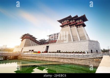 Das Yingtian Tor ist das Südtor der Stadt Luoyang in den Sui- und Tang-Dynastien. Es wurde 605 erbaut. Stockfoto