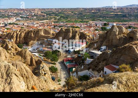 Nachbarschaft mit Höhlenhäusern der Troglodyten, Guadix, Spanien Stockfoto