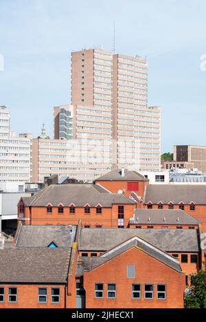 Ein Blick auf die Wohnungen des Victoria Centers, eingefangen. Für das Dach des Confetti Instituts im Stadtzentrum von Nottingham, Nottinghamshire England Stockfoto