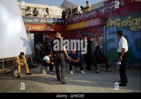 La Haine Jahr : 1995 Frankreich Regisseur : Mathieu Kassovitz Vincent Cassel, sagte Taghmaoui, Hubert Kounde, Mathieu Kassovitz Aufnahmefoto Stockfoto