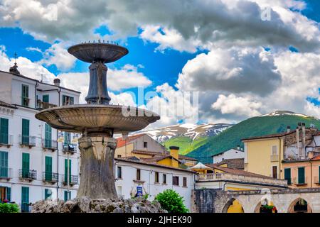 Brunnen auf der Piazza Garibaldi, Sulmona, Italien Stockfoto