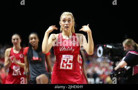 Datei-Foto vom 21-07-2019 der Engländerin Helen Housby, die seit 2017 mit New South Wales Swifts in Australien spielt und aus erster Hand die Veränderung der Einstellung Australiens gegenüber ihren aufstrebenden Rivalen bemerkt hat. Ausgabedatum: Montag, 18. Juli 2022. Stockfoto