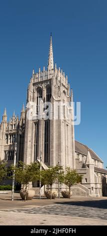 Aberdeen, Schottland, Großbritannien – Juni 26 2022. Einer der Türme des Marischal College, eines der größten Granitgebäude der Welt, in der Stadt A Stockfoto