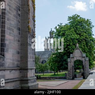 Aberdeen, Schottland, Großbritannien – Juni 26 2022. Alte und traditionelle Granitgebäude in Old Aberdeen, Schottland Stockfoto