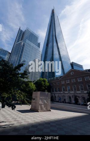 Die Statue von Thomas Guy bleibt aufgrund von Sadiq Khans Kommission für Vielfalt im öffentlichen Bereich vernagelt. Stockfoto