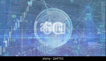 Bild der Verarbeitung von Finanzdaten und des Scannens von Finanzdaten mit 5G über dem Globus Stockfoto