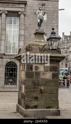 Aberdeen, Schottland, Großbritannien – Juni 26 2022. Die Mannie-Statue im Castlegate-Viertel im Stadtzentrum von Aberdeen Stockfoto