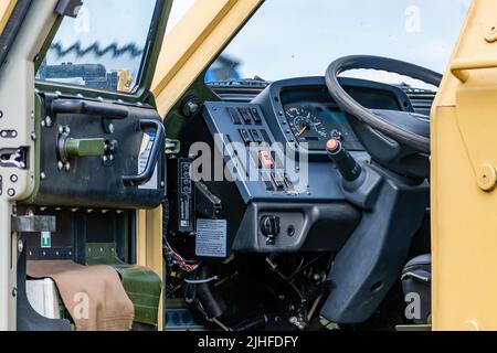 Breclav, Tschechische Republik - 02. Juli 2022 Tag der Luftfahrt.Mehrzweck gepanzertes Fahrzeug der tschechischen Armee Dingo 2 Kabine Detail Stockfoto