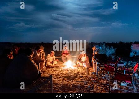 Die Cholistan-Wüste, auch lokal als Rohi bekannt, ist eine Wüste im südlichen Teil von Punjab, Pakistan, die Teil der Greater Thar Desert ist Stockfoto