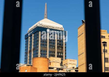 Blick auf das Einkaufszentrum Sandton City von der Straße aus Stockfoto