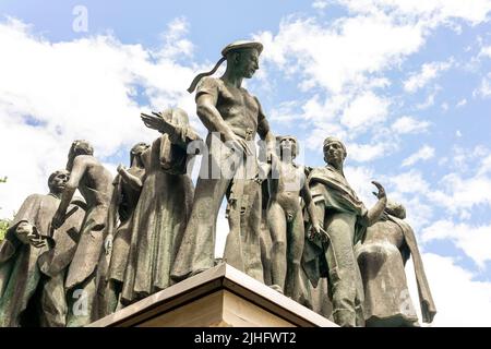 Beeindruckendes Denkmal des zweiten Weltkriegs - die Statue aus Stein und Bronze, die Geiseln, Flüchtlinge, Märtyrer zeigt ... Stockfoto