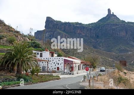 Blick von der Straße auf Roque Nublo, Tejeda, Grand Canary, Kanarische Inseln, Spanien, Europa Stockfoto