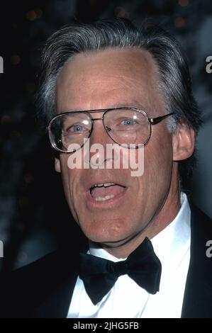 WASHINGTON DC - 26. FEBRUAR 1997 Robson Walton kommt im Weißen Haus an, um an einem formellen Staatsessen zu Ehren des chilenischen Präsidenten Eduardo frei teilzunehmen. Kredit: Mark Reinstein/MediaPunch Stockfoto