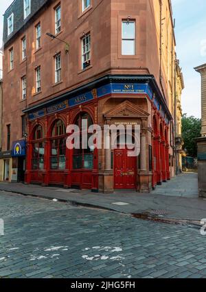 Die Guildford Arms Bar ist ein seit langem etabliertes Unternehmen im Stadtzentrum von Edinburgh, Schottland Stockfoto