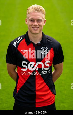 ALMERE, NIEDERLANDE - 14. JULI: Thomas Poll vom Almere City FC während des jährlichen Club Photocall im Yanmar Stadion am 14. Juli 2022 in Almere, Niederlande (Foto: Rene Nijhuis/Orange Picters) Stockfoto