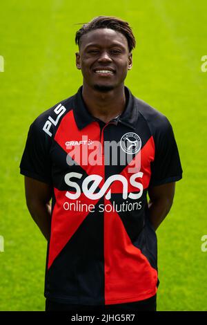 ALMERE, NIEDERLANDE - 14. JULI: Anthony Limbombe vom Almere City FC während des jährlichen Club Photocall im Yanmar Stadion am 14. Juli 2022 in Almere, Niederlande (Foto: Rene Nijhuis/Orange Picters) Stockfoto