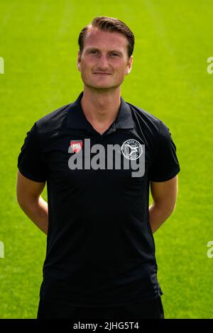 ALMERE, NIEDERLANDE - 14. JULI: Max Buis von Almere City FC während des jährlichen Club Photocall im Yanmar Stadion am 14. Juli 2022 in Almere, Niederlande (Foto: Rene Nijhuis/Orange Picters) Stockfoto