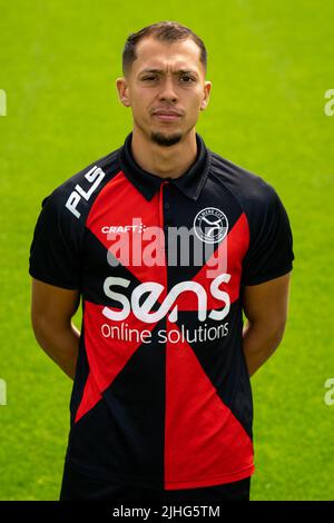 ALMERE, NIEDERLANDE - 14. JULI: ILIAS Alhaft vom Almere City FC während des jährlichen Club Photocall im Yanmar Stadion am 14. Juli 2022 in Almere, Niederlande (Foto: Rene Nijhuis/Orange Picters) Stockfoto