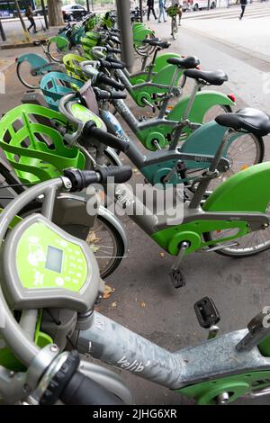 Vélib' war ein groß angelegtes öffentliches Fahrradverleihsystem in Paris, Frankreich. Stockfoto