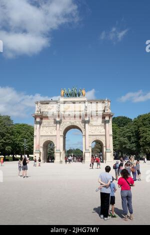 Triumphbogen im Zentrum des Place Charles de Gaulle, auch bekannt als “Place de l'Étoile. Paris Frankreich Stockfoto