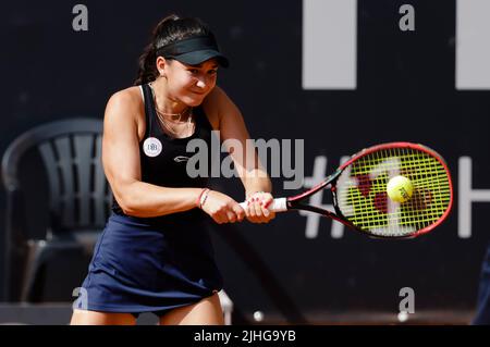 Hamburg, Deutschland. 18.. Juli 2022. Tennis: WTA Tour, Singles, Frauen, 1. Runden. Carle (Argentinien) - Lys (Deutschland). Eva Lys ist in Aktion. Quelle: Frank Molter/dpa/Alamy Live News Stockfoto