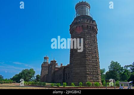 Nicht betriebsbereiter historischer Zwillingsleuchttürme in Highlands, New Jersey, mit Blick auf Sandy Hook Bay -07 Stockfoto