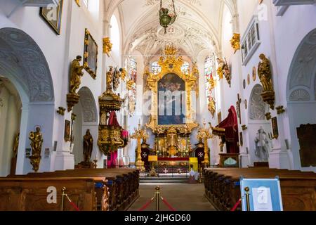 Prag, Tschechische Republik, Weitwinkelblick, Innere der historischen maltesischen katholischen Kirche in der Altstadt, Inneneinrichtung Stockfoto