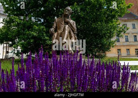 Marienbad, Tschechische Republik - 16. Juni 2022: Statue des deutschen Dichters Johann Wolfgang Goethe auf dem Goethe-Platz in Marienbad Lázně (Marienbad) Stockfoto