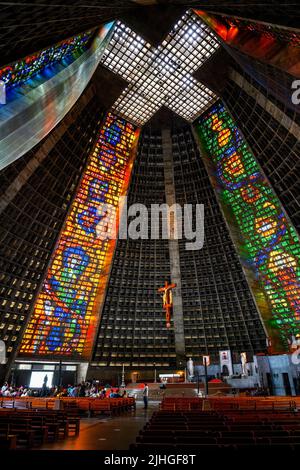 Innenraum der Catedral Metropolitana de São Sebastião do Rio de Janeiro (Kathedrale von Rio de Janeiro), Centro, Rio de Janeiro, Brasilien Stockfoto