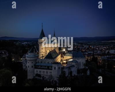 Luftaufnahme von Schloss Bojnice in der Slowakei Stockfoto
