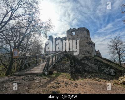 Blick auf das Schloss Uhrovec in der Slowakei Stockfoto