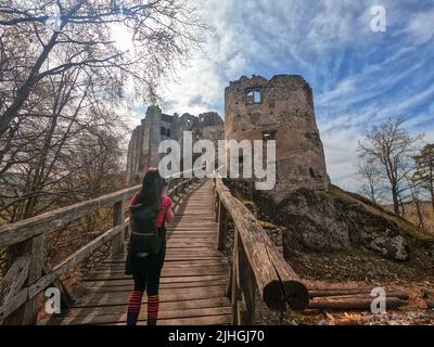 Blick auf das Schloss Uhrovec in der Slowakei Stockfoto