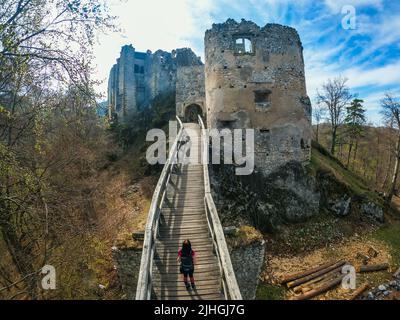 Blick auf das Schloss Uhrovec in der Slowakei Stockfoto