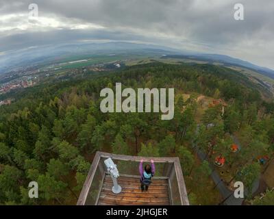 Blick auf den Aussichtsturm in Bojnice, Slowakei Stockfoto