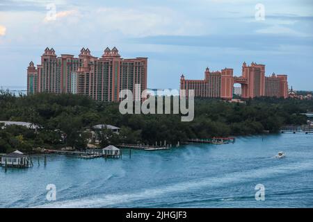 Blue Lagoon Island Dolphin Tour Boot im Hafen von Nassau Cruise Stockfoto