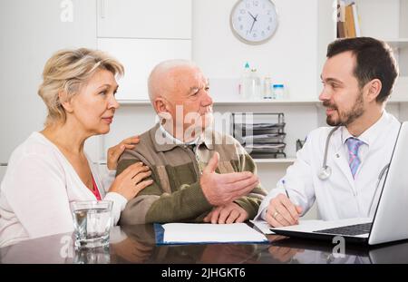 Paar Gastarzt Stockfoto