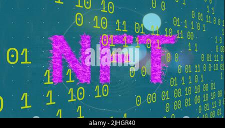 Bild von pinkem nft-Text und Datenverarbeitung auf blauem Hintergrund Stockfoto