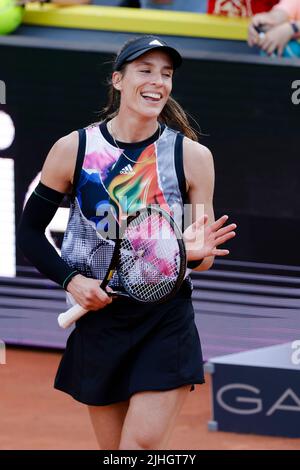 Hamburg, Deutschland. 18.. Juli 2022. Tennis: WTA Tour, Singles, Frauen, 1. Runden. Korpatsch (Deutschland) - Petkovic (Deutschland). Andrea Petkovic Prost. Quelle: Frank Molter/dpa/Alamy Live News Stockfoto