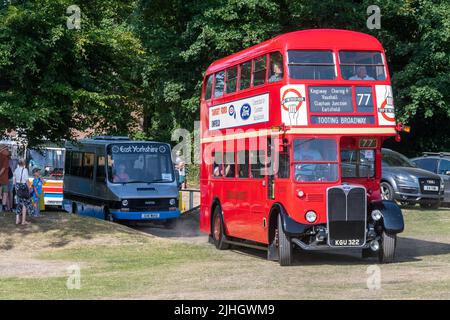 Vintage roter Doppeldeckerbus von London Transport bei der Alton Bus Rally and Running Day in Hampshire, England, Großbritannien, Juli 2022 Stockfoto