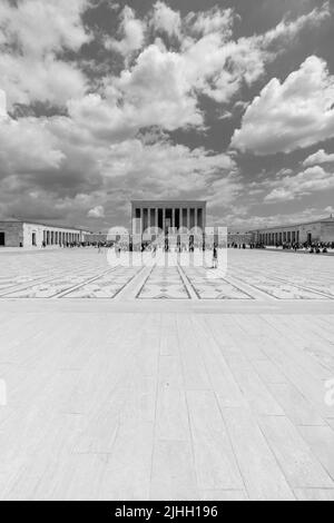 Anitkabir oder Mausoleum von Mustafa Kemal Atatürk in schwarz-weißer Ansicht. Gedenktag von Atatürk im 10.. november oder 10. kasim. Ankara Türkei - 5.16.20 Stockfoto